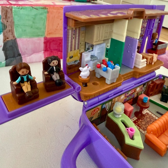 COMPLETE Friends Polly Pocket (Mint) - Picture 2 of 5